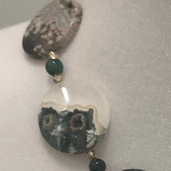 NATURAL GREEN, WHITE AND BROWN AGATE  STONE NECKLACE - Picture 4 of 6
